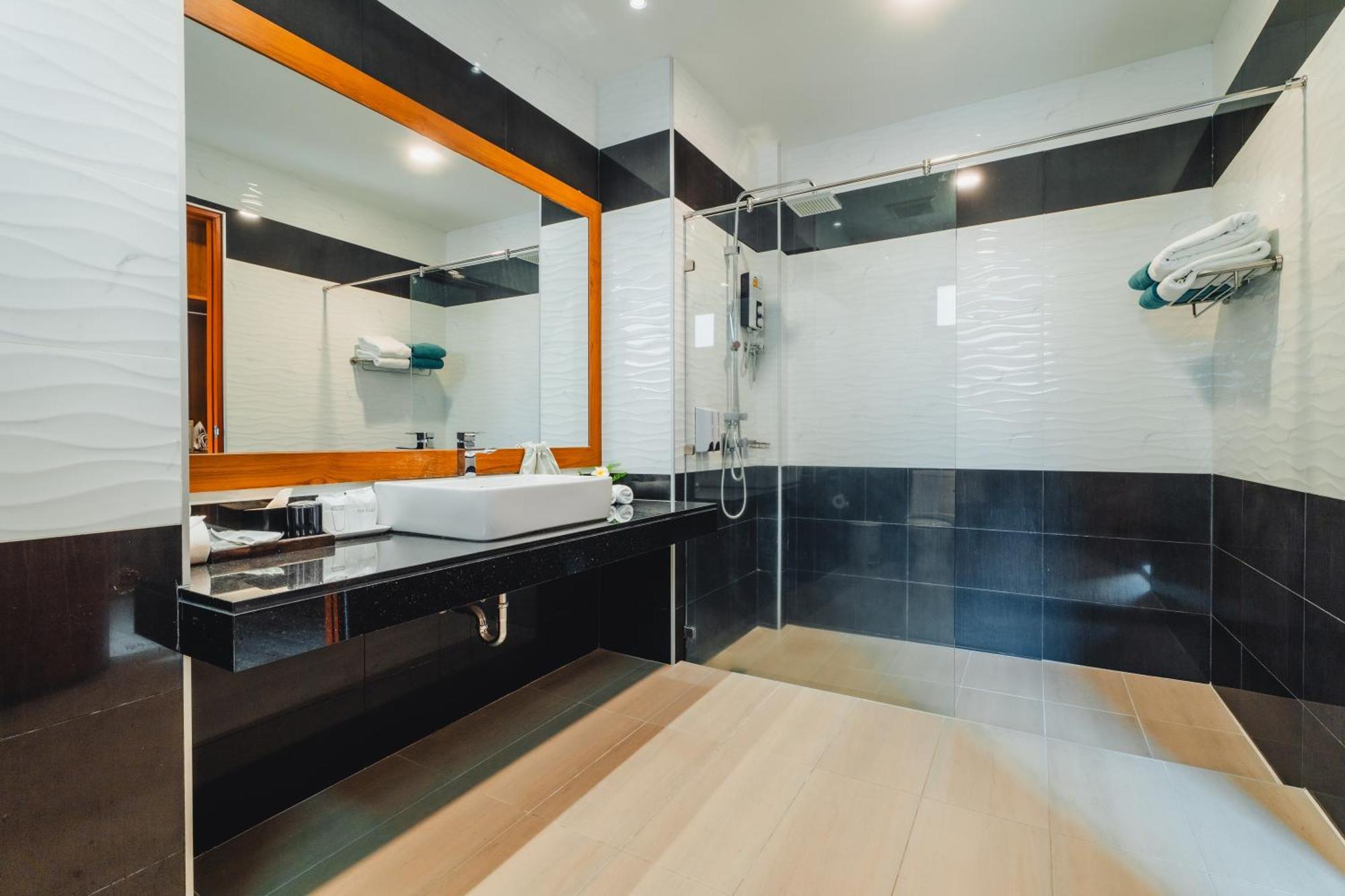 Bangtao Boutique Villa หาดบางเทา ภายนอก รูปภาพ